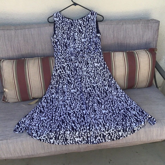Jessica Howard Dress Sz8P White/Blue Fit/Flare Back Zip Silky Pretty Pre-Owned - Picture 1 of 12